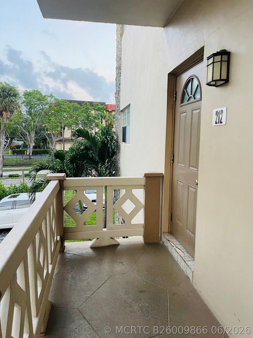 unit-e212-5051 W Oakland Park Blvd, Lauderdale Lakes, FL, 33313-1520 | Card Image