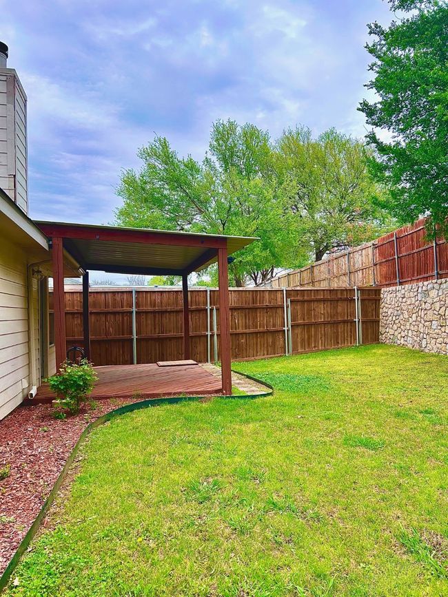 View of yard with fence | Image 23