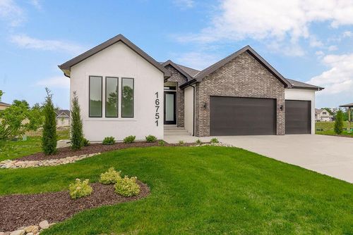 16751 S Fellows St, Olathe, KS, 66062-7821 | Card Image