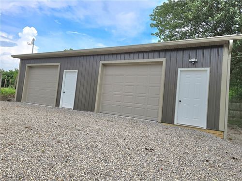 1890 Greenhouse Rd, Zanesville, OH, 43701-9044 | Card Image