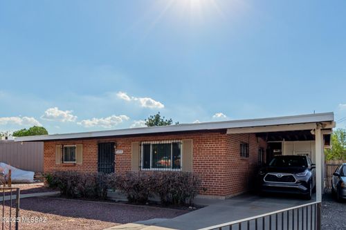 2777 N Alvernon Way, Tucson, AZ, 85712-1849 | Card Image