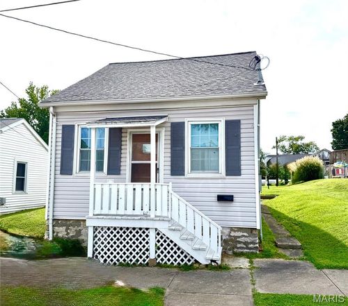 319 S Main St, Waterloo, IL, 62298-1327 | Card Image
