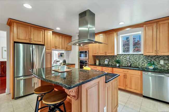 34 Boulevard, House other with 8 bedrooms, 4 bathrooms and null parking in Malba NY | Image 14