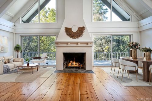 35-31 Hovi Ln, Kingston, NY, 12401-7883 | Card Image