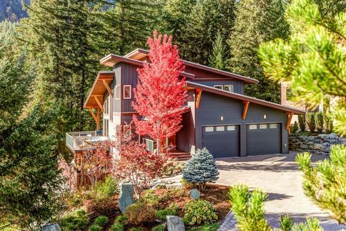 7457 Dogwood St, Pemberton, BC, V0N2L1 | Card Image