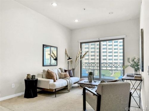 931 E Walnut, Pasadena, CA, 91106 | Card Image