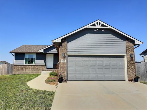 2009 Chestnut St, Newton, KS, 67114-6001 | Card Image