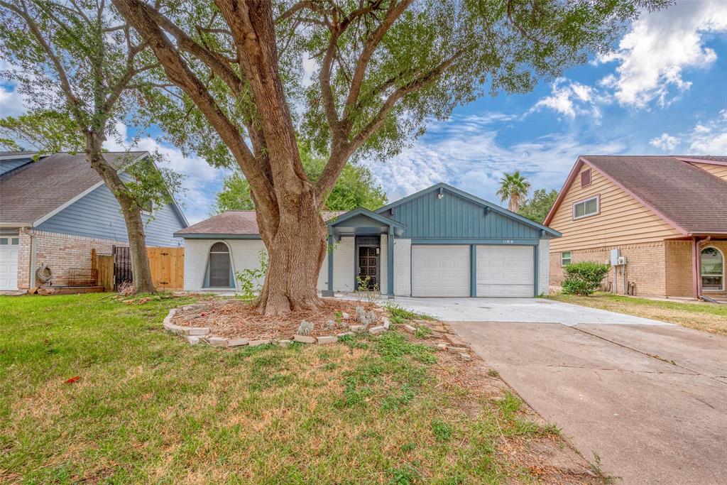 Dorrance Ln, Meadows Place, TX 77477