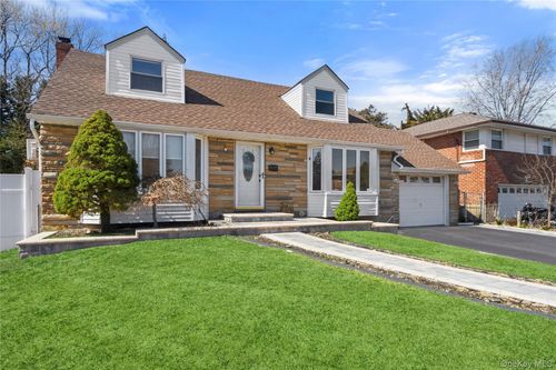 25 Leonard Rd, Syosset, NY, 11791-6705 | Card Image