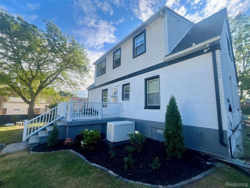 1228 N Main St, Rochester, MI, 48307-1115 | Card Image