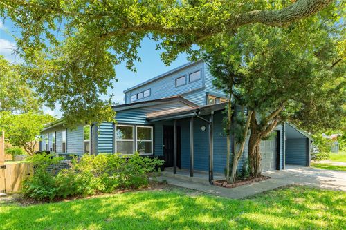8 Lyncrest Dr, Galveston, TX, 77550-3215 | Card Image