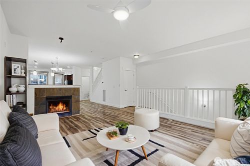 b2-2115 201st Pl Se, Bothell, WA, 98012-8562 | Card Image