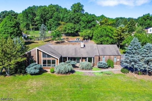 2 Partridge Run, Hampton, NJ, 08827-4101 | Card Image