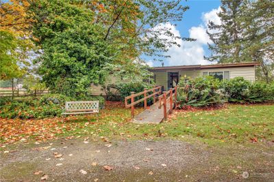 Front entrance to manufactured home | Image 1