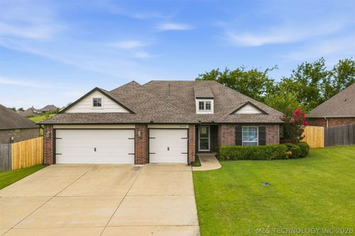 8426 N 76th East Ave, Owasso, OK, 74055-7409 | Card Image