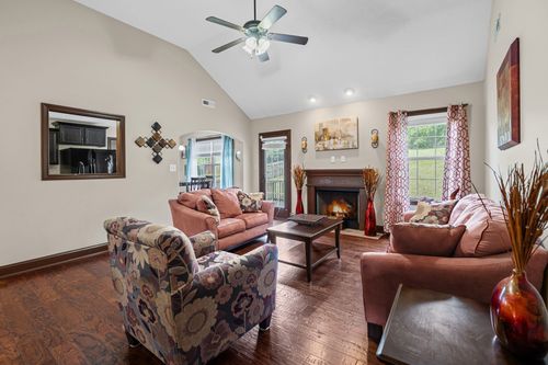 3484 Cayuse Way, Clarksville, TN, 37042-0700 | Card Image