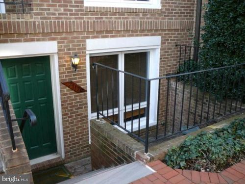 d-2117 N Monroe St, ARLINGTON, VA, 22207-3867 | Card Image