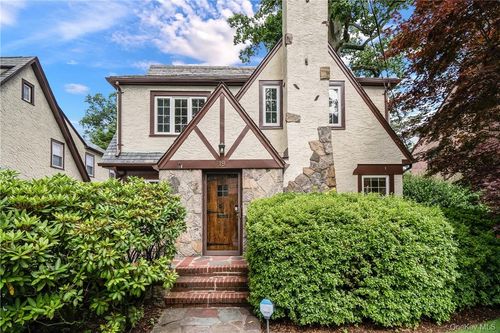 19 Hamilton Rd, Scarsdale, NY, 10583-6441 | Card Image