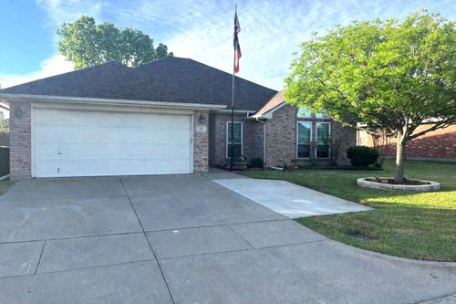 221 Rose Ave, Cleburne, TX, 76033-7326 | Card Image