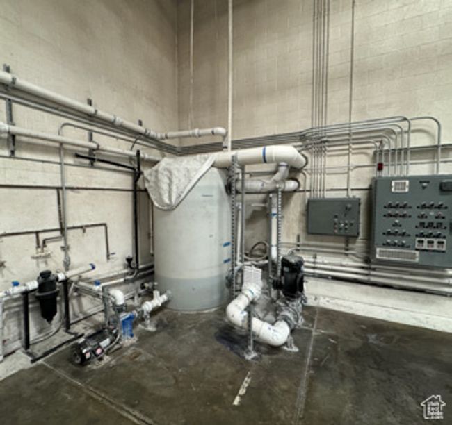 Utilities featuring a garage | Image 10