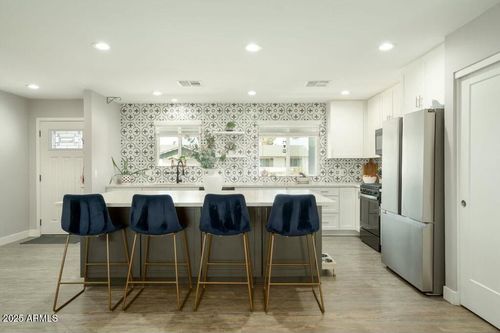 8115 E Cypress St, Scottsdale, AZ, 85257-2814 | Card Image