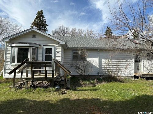 301 Belfast Street, North Portal, SK, S0C1W0 | Card Image