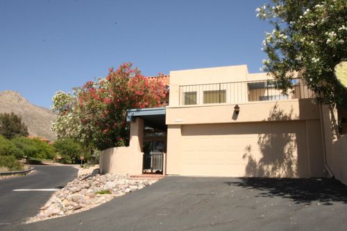 6372 N Camino Los Mochis, Tucson, AZ, 85718-3530 | Card Image
