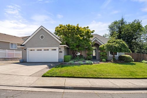 2738 Kerrisdale Ridge Dr, Medford, OR, 97504-5753 | Card Image
