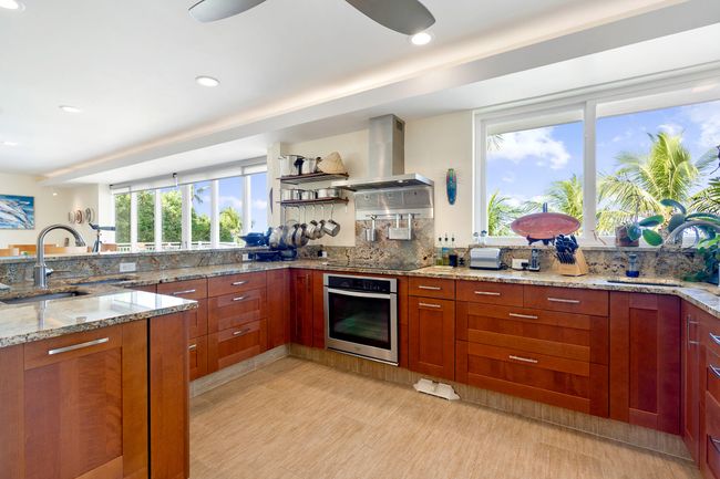 Spacious Gourmet Kitchen | Image 19