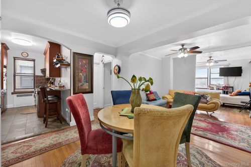 apt-524-3535 75th St, Jackson Heights, NY, 11372-4414 | Card Image