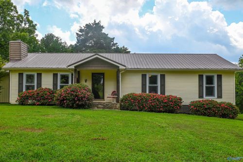 560 Phillips Dr, Oneonta, AL, 35121-7935 | Card Image