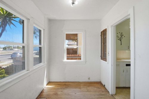 323 H St, Los Banos, CA, 93635-4112 | Card Image