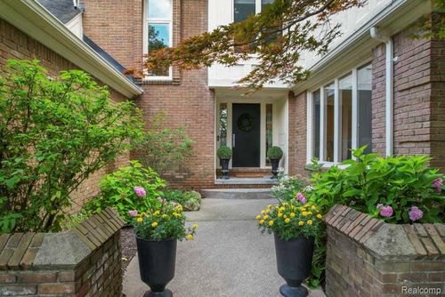 41 Vaughan Ridge Rd, Bloomfield Hills, MI, 48304-2757 | Card Image