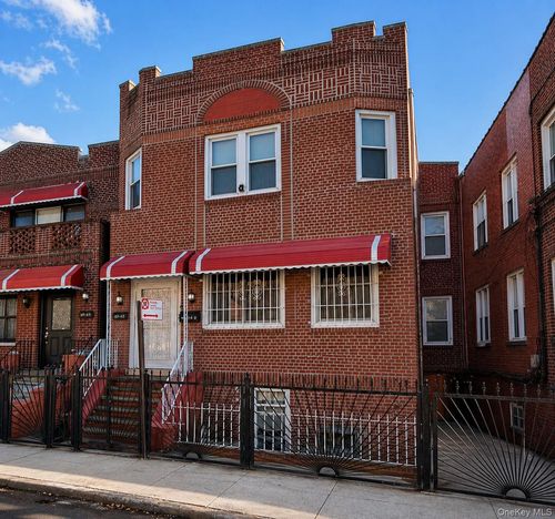 818 E 227th St, Bronx, NY, 10466-4421 | Card Image