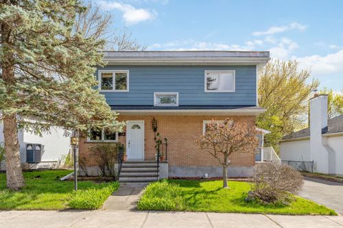 11 Rue Hadley, Gatineau (Hull), QC, J8Y3K4 | Card Image