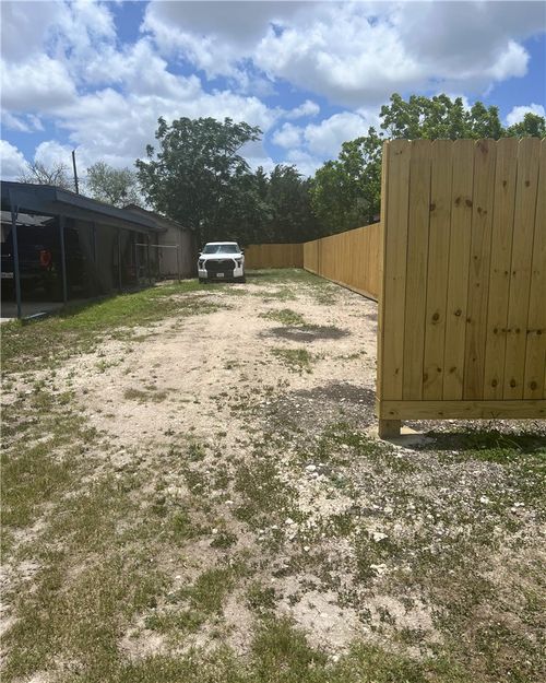 732 W Avenue B, Robstown, TX, 78380-2805 | Card Image