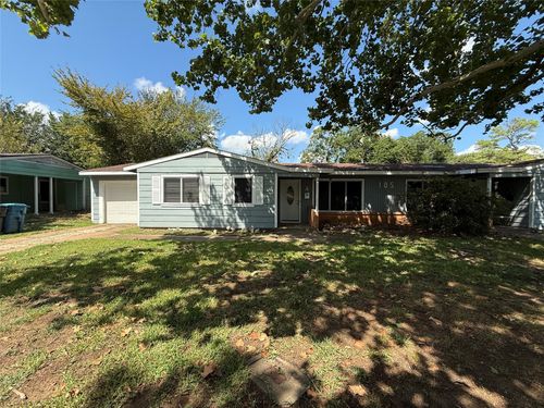 105 Twining Dr, Denison, TX, 75020-8373 | Card Image