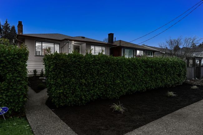 722 E 17th St, House other with 3 bedrooms, 2 bathrooms and 1 parking in North Vancouver BC | Image 26