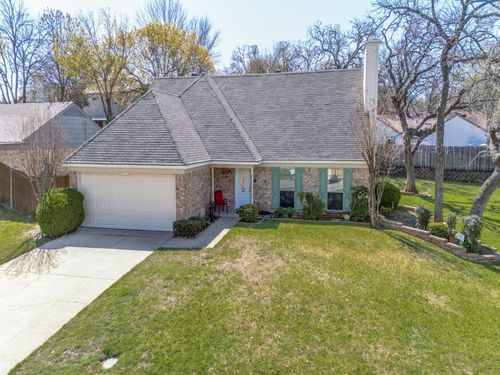 500 Thorn Wood Drive, Euless, TX, 76039 | Card Image