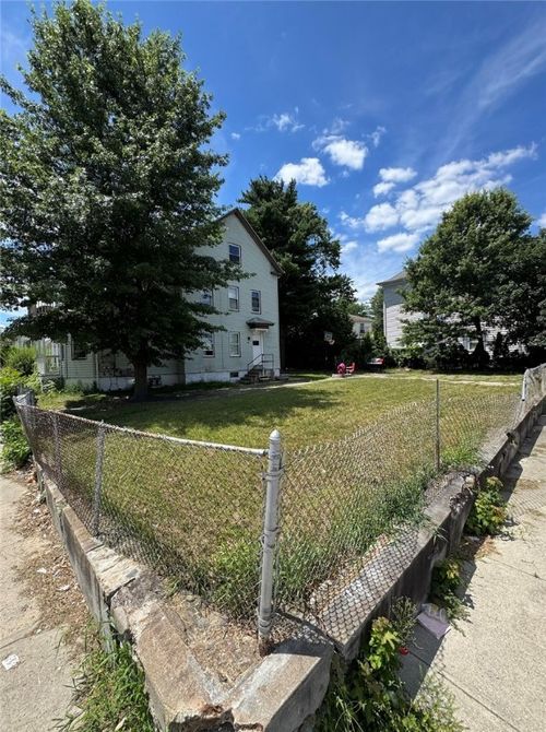 90 Berkshire St, Providence, RI, 02908-2503 | Card Image