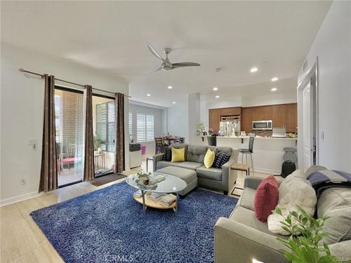 7-395 E 4th St, Long Beach, CA, 90802 | Card Image
