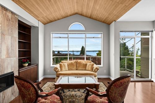 2319 Marine Dr, West Vancouver, BC, V7V1K9 | Card Image