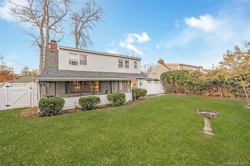 4 Florida Ave, Copiague, NY, 11726-3304 | Card Image