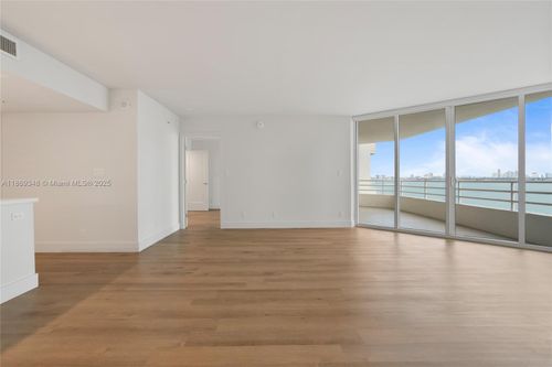 apt-902-555 Ne 34th St, Miami, FL, 33137-5539 | Card Image