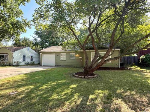 816 Crestline Dr, Lawrence, KS, 66049-2529 | Card Image