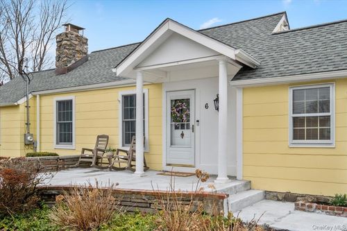 6 Crest Dr N, Yorktown Heights, NY, 10598-6428 | Card Image