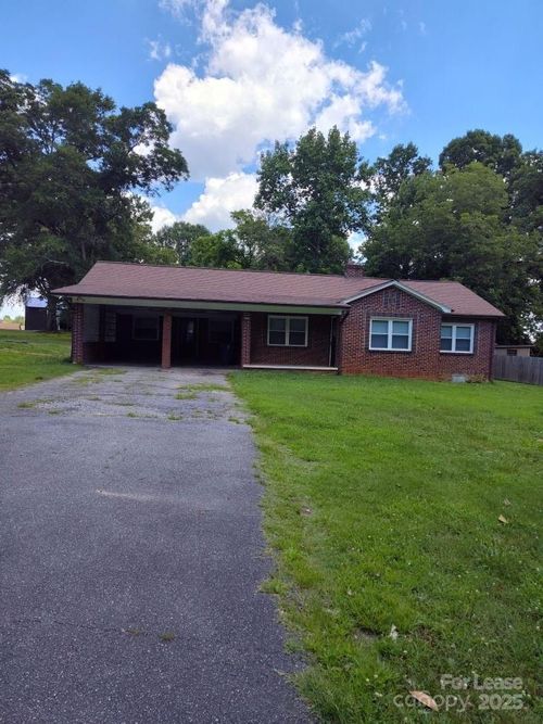 1635 36th Ave Ne, Hickory, NC, 28601-8263 | Card Image