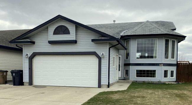 328 14 Street E, Home with 5 bedrooms, 3 bathrooms and 6 parking in Brooks AB | Image 2