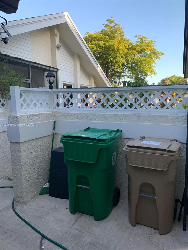 8271 - 8271 Sw 39 Th Ct, House other with 3 bedrooms, 2 bathrooms and null parking in Davie FL | Image 29