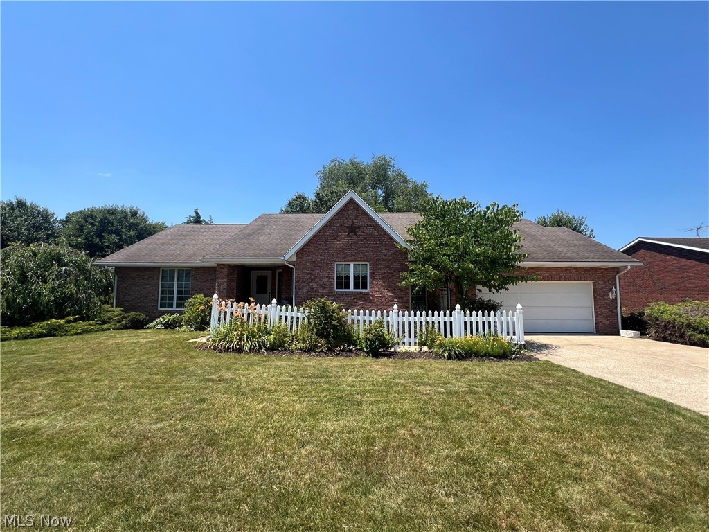 Denise Dr, New Philadelphia, OH 44663